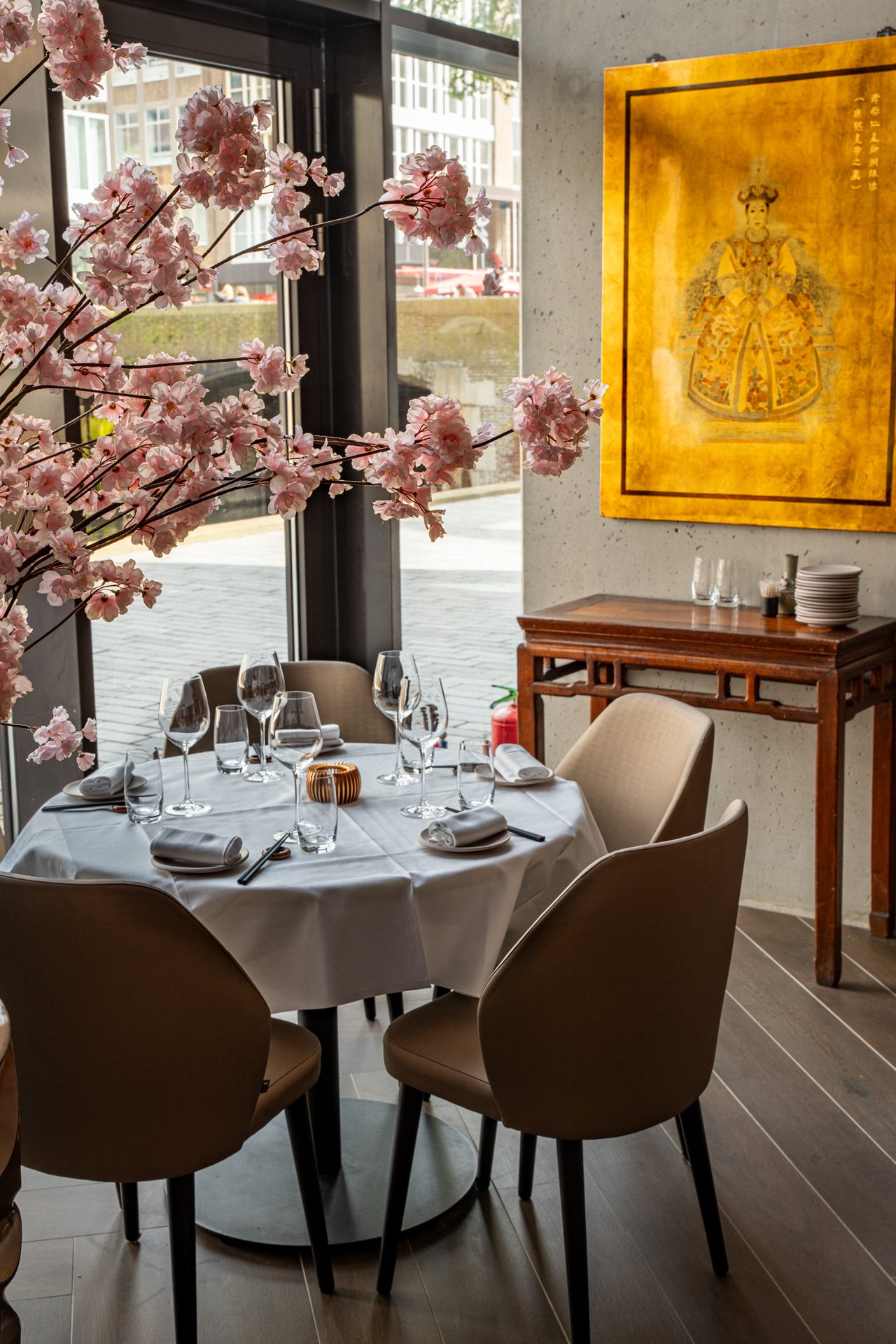 Sfeervol interieur van Asian Glories overdag