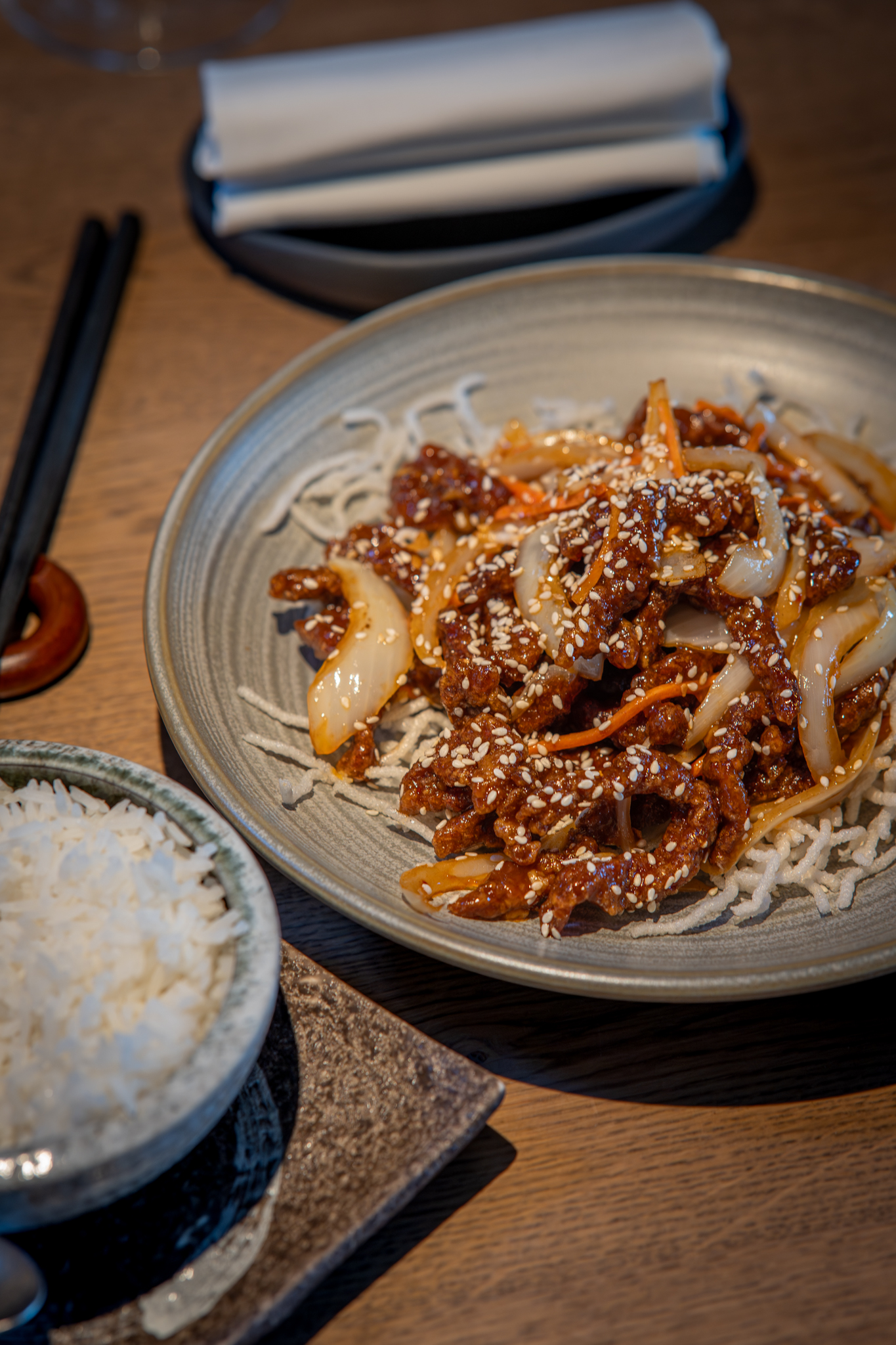 Crispy beef met sesam en zoetzure saus