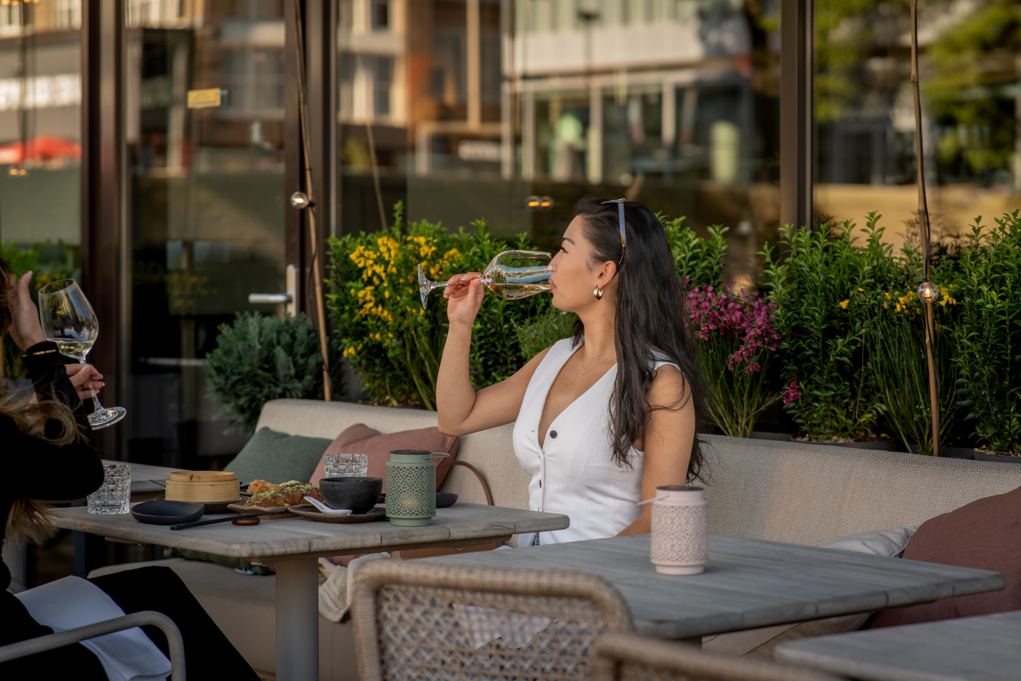 Terras van Asian Glories aan de Westewagenstraat